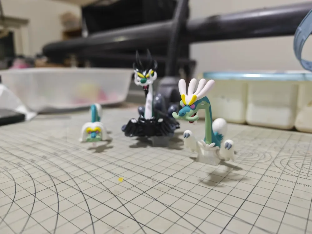 [PREORDER] 1/40 Zukan Figure [ROWLET] – Drampa & Mega Drampa